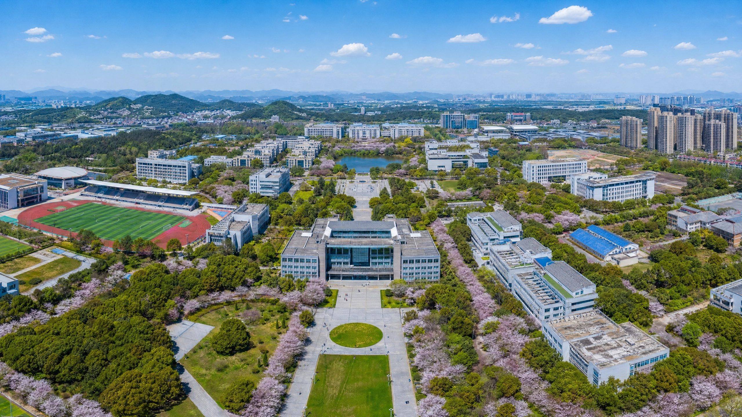 玩物社区-航拍校园传媒视频